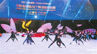 1605664889741993.jpg 各年齡段的大小舞者正在排練.jpg